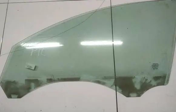 Volvo S40 Front door window glass four-door as2
