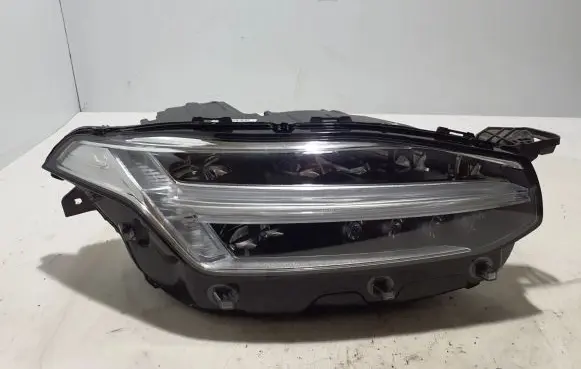 Volvo XC90 Headlight/headlamp 31446537