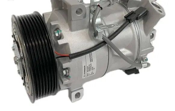 Renault Captur Air conditioning (A/C) compressor (pump) 926000217R 813382