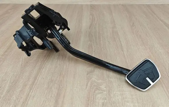 BMW X6 G06 Brake pedal 6874279