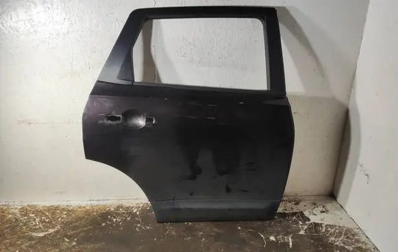 Nissan Qashqai+2 Rear door