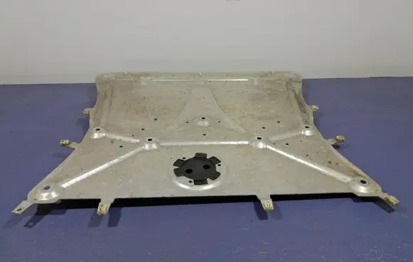 BMW Z4 E85 E86 Front underbody cover/under tray 6865263
