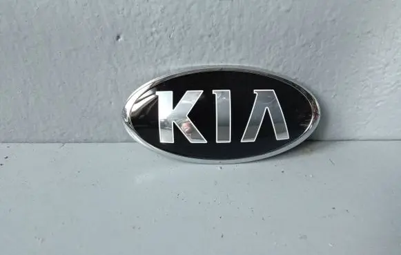 KIA Ceed Manufacturer badge logo/emblem 863201w250