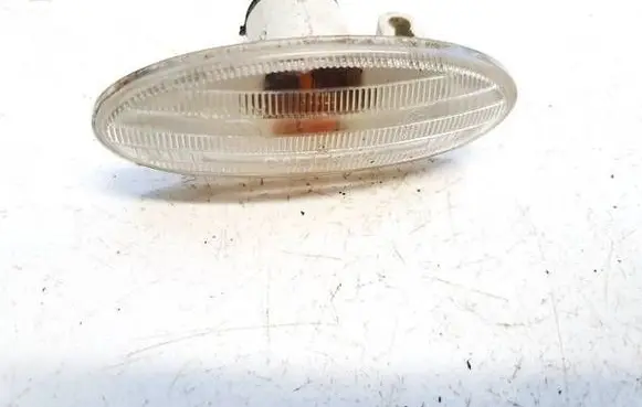 Nissan Leaf I (ZE0) Front fender indicator light saee208