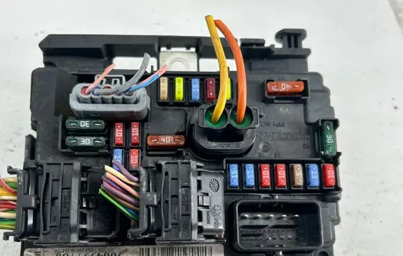 Citroen DS3 Fuse module 9664997780