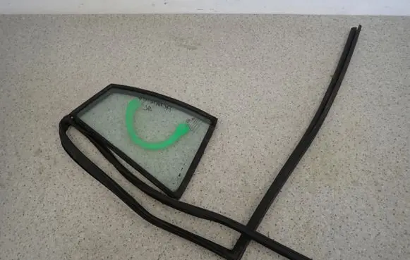 KIA Picanto Sliding door window/glass 