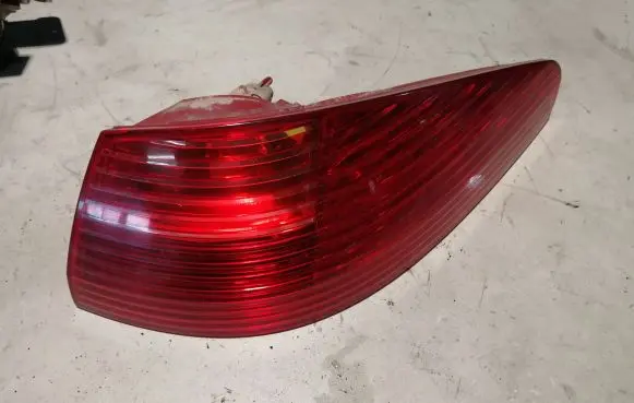 Peugeot 607 Rear/tail lights