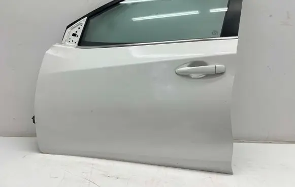 Nissan Pulsar Front door