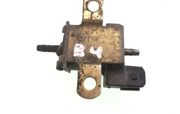 Volkswagen PASSAT B4 Vacuum valve 028906283F