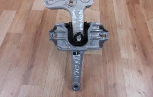 KIA Ceed Engine mount bracket 21810G4000 21812G4000