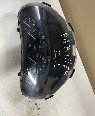 Peugeot Partner Speedometer (instrument cluster) 9662745180 000708613