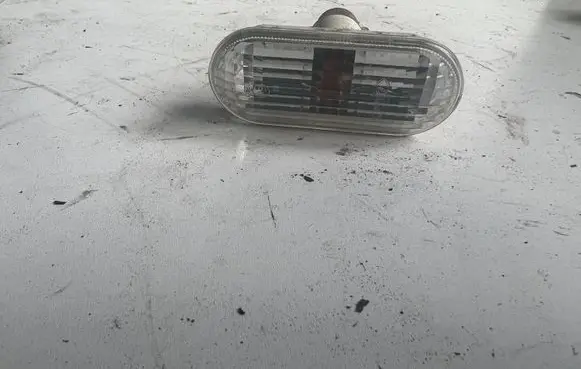 Ford C-MAX I Front fender indicator light 4M5A13K309AA