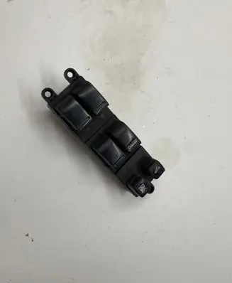 Nissan Primera Electric window control switch C8DD702N