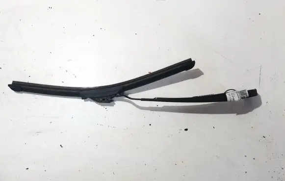 Rear wiper blade arm