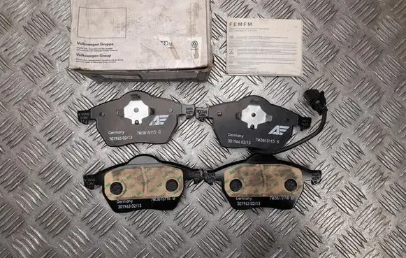 Volkswagen Sharan Brake pads (rear) 7M3698151