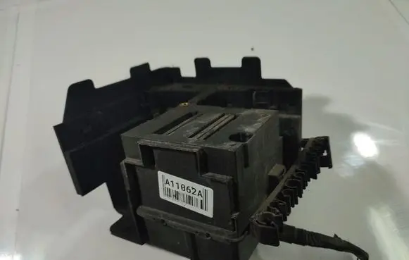 Volkswagen Touran I Fuse box set 