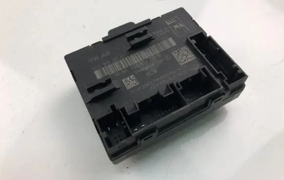 Volkswagen Golf VII Other control units/modules 5Q0959393E