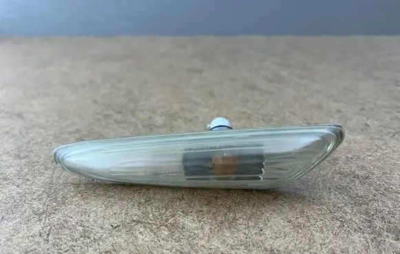 Front fender indicator light