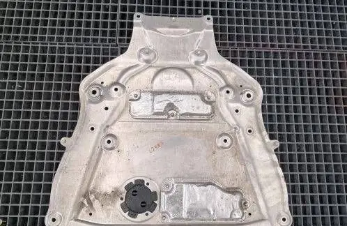 BMW 5 G60 Engine splash shield/under tray 6898652 4244 23189110