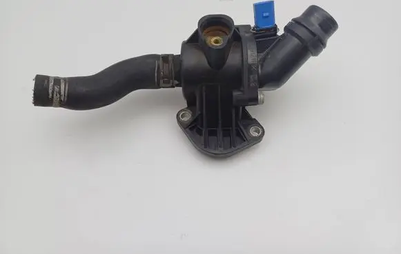 Audi A4 S4 B6 8E 8H Thermostat housing 06B121111K