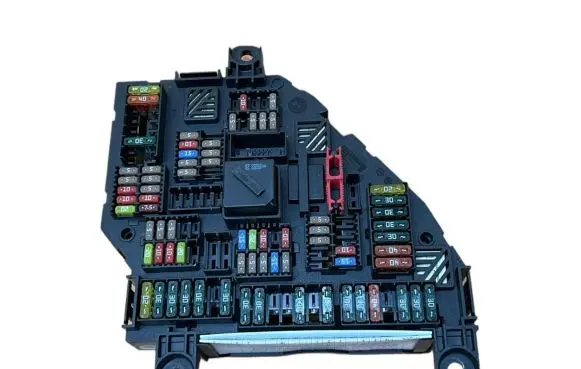 BMW 5 F10 F11 Fuse module 9210857 117033452 00285902