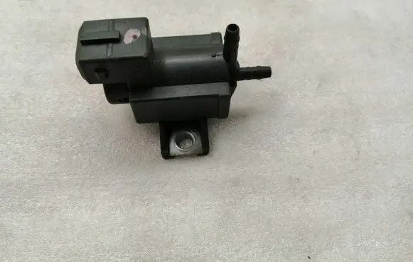 Toyota Avensis T250 Valve vacuum 258600R010