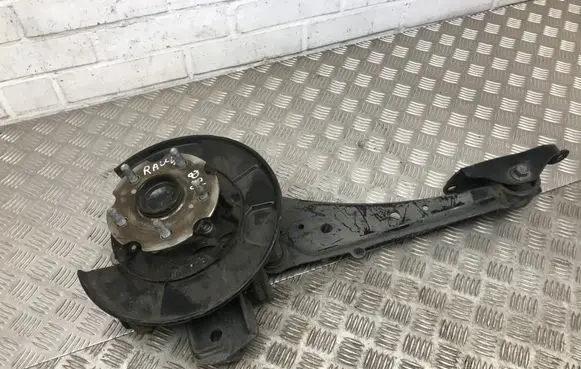 Toyota RAV 4 (XA40) Rear wheel hub