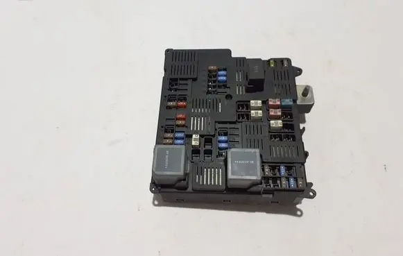 Volvo V60 Fuse module 32212299