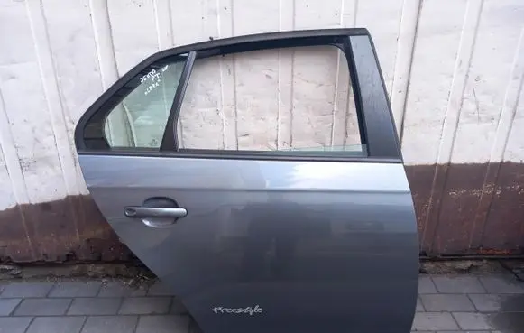 Volkswagen Jetta V Rear door