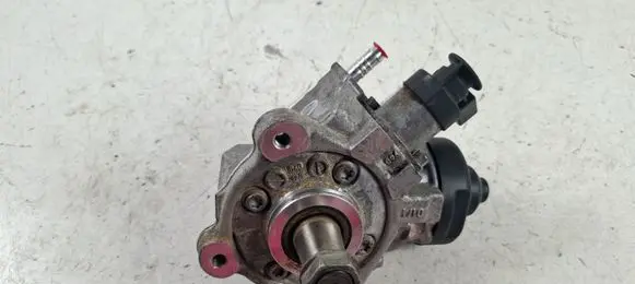Volkswagen PASSAT B7 Fuel injection high pressure pump 03L130755D 0445010514