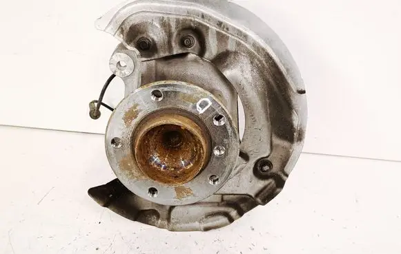 Front wheel hub