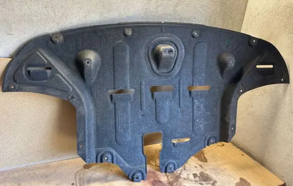 Hyundai Tucson TL Engine splash shield/under tray 