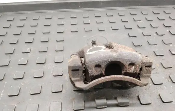 KIA Sportage Front brake caliper