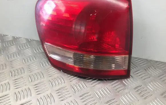 Toyota Avensis Verso Rear/tail lights 7652