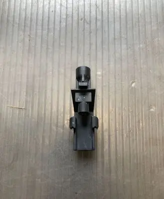 Honda CR-V Windshield washer spray nozzle