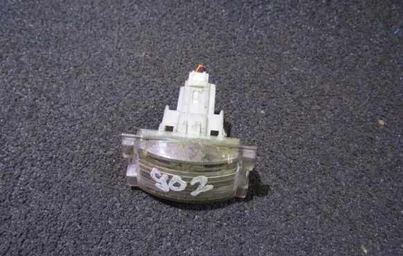 Mazda 2 Number plate light