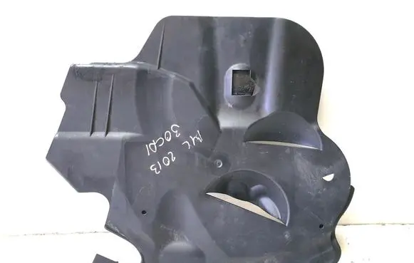 Mercedes-Benz ML W166 Timing belt guard (cover) A8428105667
