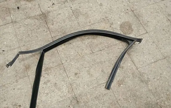 Mercedes-Benz B W247 Front door rubber seal A2477252700