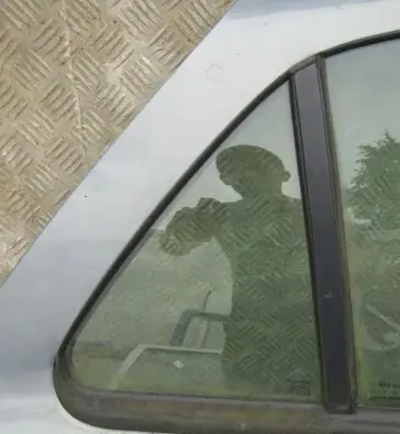 Renault Laguna II Rear vent window glass 