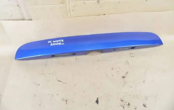 Trunk door license plate light bar
