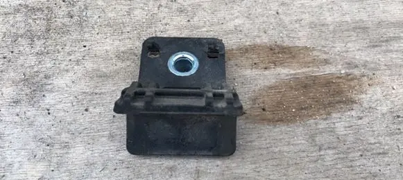 Radiator mount bracket