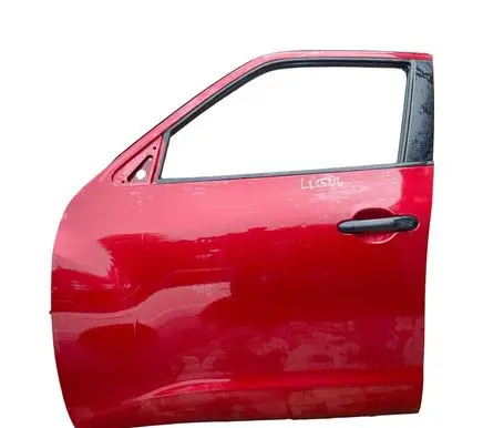 Nissan Juke I F15 Front door