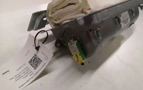 Ford Focus Passenger airbag 30338448B 100543178 1126403125018938