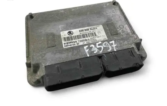 Skoda Fabia Mk1 (6Y) Engine control unit/module ECU 03E906033A