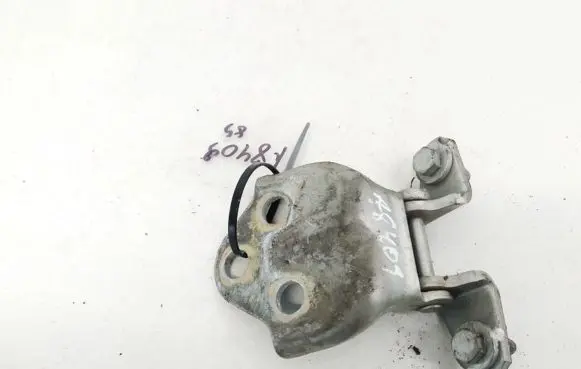 Mitsubishi Carisma Rear door lower hinge