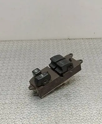 Toyota Yaris Electric window control switch 0115Q52