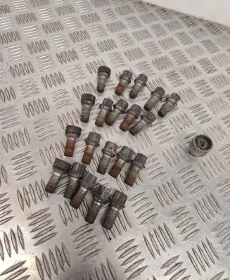 Volkswagen PASSAT B8 Nuts/bolts 