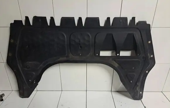 Volkswagen Jetta V Engine splash shield/under tray 1K0825237J