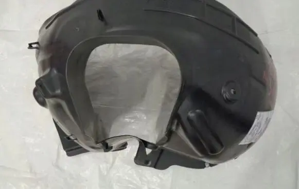 Front wheel arch liner splash guards