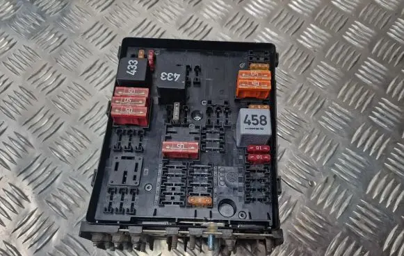 Volkswagen Touran I Fuse module 1K0937124K